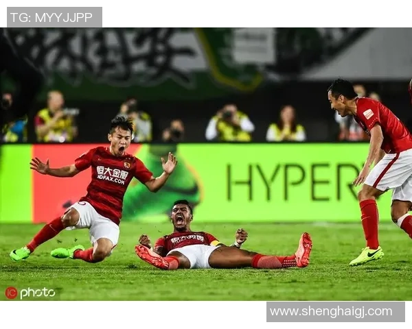 7月22日上海与恒大激战正酣球迷期待精彩对决与绝妙进球 7月22日上海与恒大激战正酣球迷期待精彩对决与绝妙进球