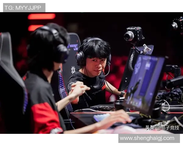 FPX在城市赛积分榜上以54分稳居第一位置,竞争激烈引人关注 FPX在城市赛积分榜上以54分稳居第一位置,竞争激烈引人关注